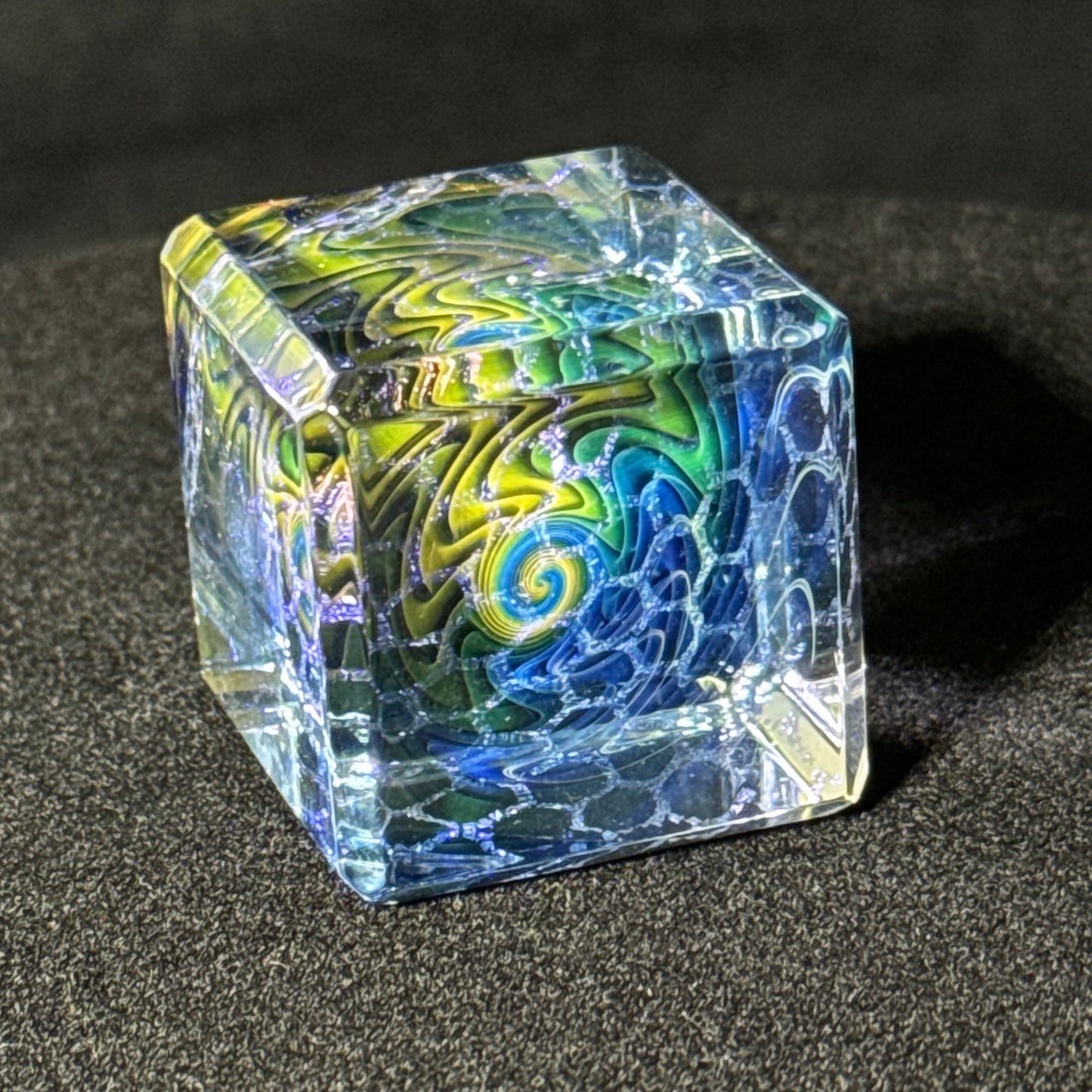 Gold and silver fume dichroic honeycomb blown borosilicate glass color changing cube